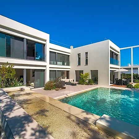 Luxurious In With Private Pool 3*