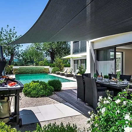 Luxurious In With Private Pool Hotel 3*
